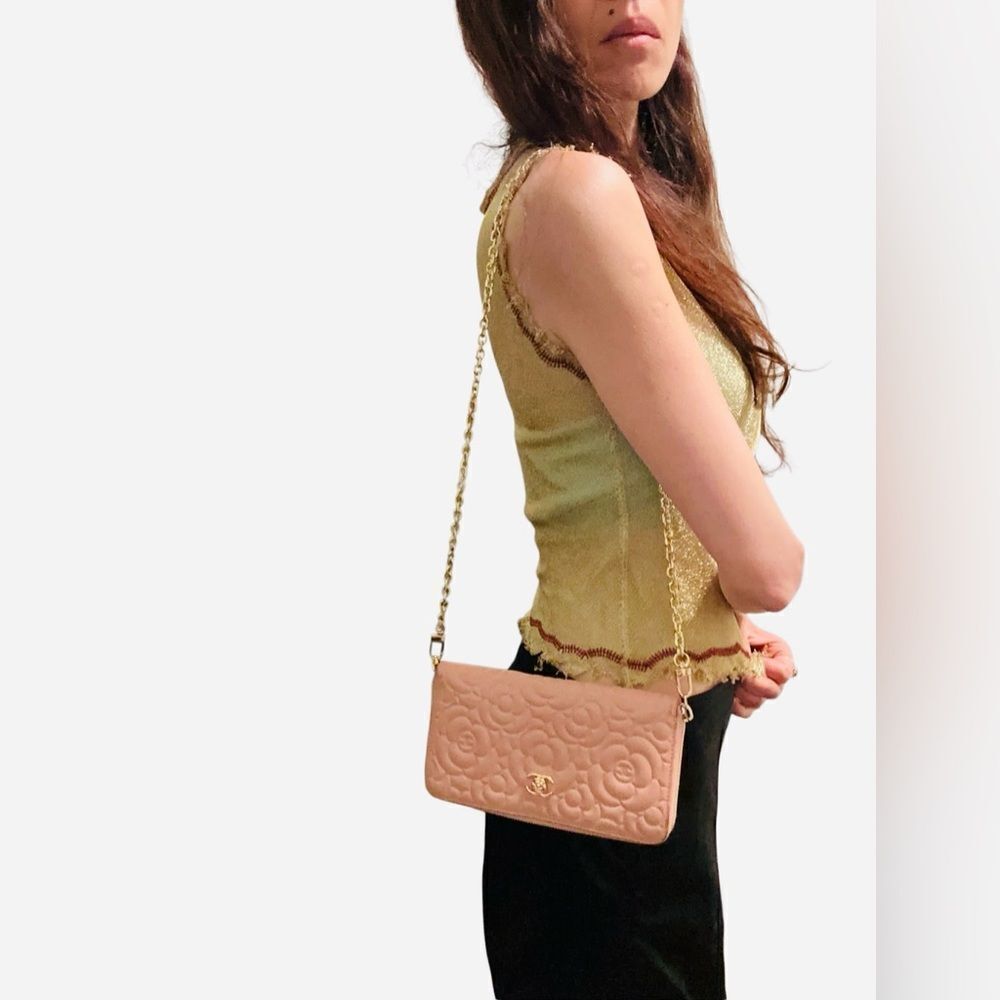 Chanel Tan Leather Embossed Clutch with Gold Turn-Lock logo - Picture 8 of 9